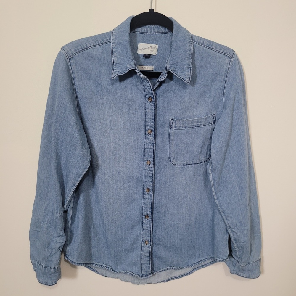 Universal Thread Size XS Button Down Women Light Wash Relaxed Fit Chambray Shirt